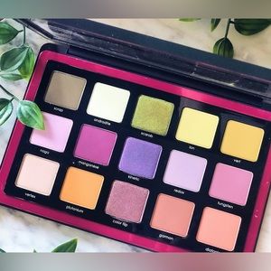 Gently used Natasha Denona Limited Edition Trichrome Eyeshadow Palette